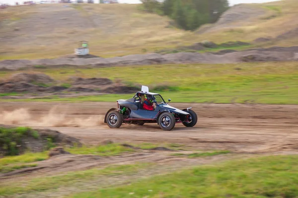 Pequeño Buggy Deportivo Borroso Una Pista Competición Rally Durante Entrenamiento —  Fotos de Stock