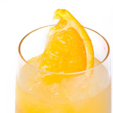 soğuk limon kokteyl beyaz bir arka plan yenileme