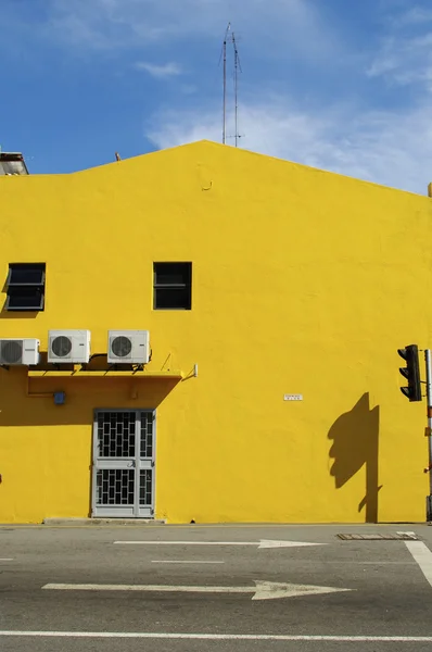 Edifício amarelo — Fotografia de Stock