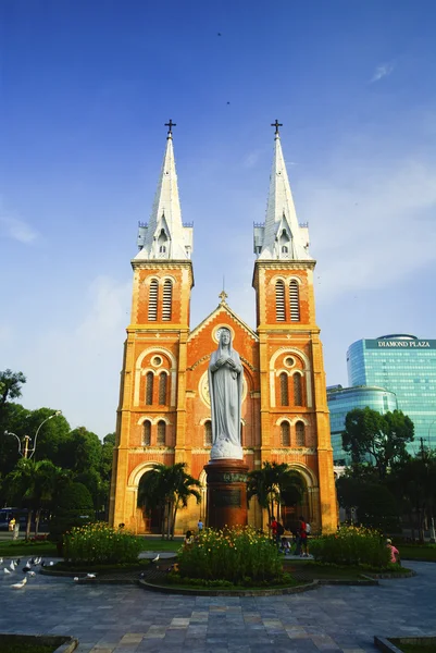 Katedralen i ho chi minh city, vietnam — Stockfoto