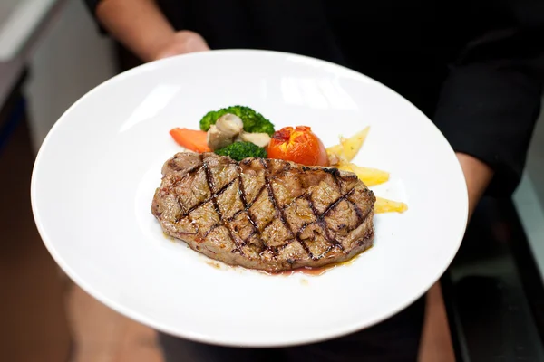 Grilled beef fillet with tomato — Stock Photo, Image