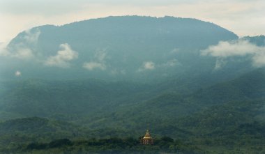 Luang pra patlama yukarıda