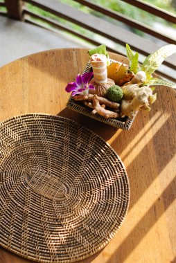 Top kaplıca tedavisi için bitkisel sıkıştırmak