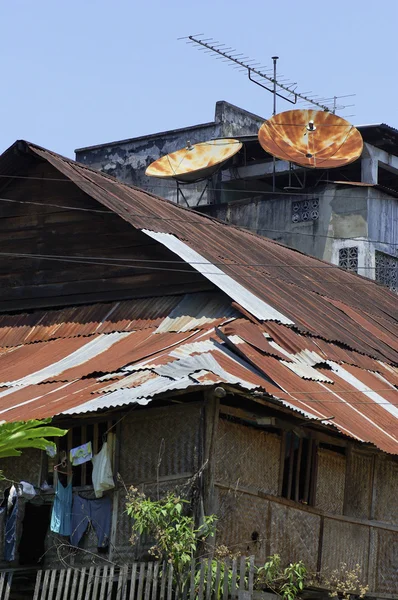 Old rusty satellite on country house — Stock Photo, Image