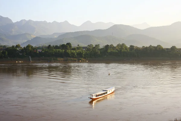 Mekong flod, havn, Luang Prabang, Laos - Stock-foto