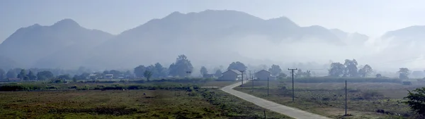 Country road och landskap panorama — Stockfoto