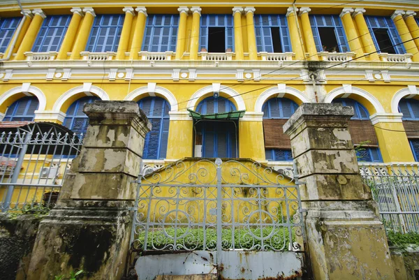 Das Muster des gelben Gebäudes — Stockfoto