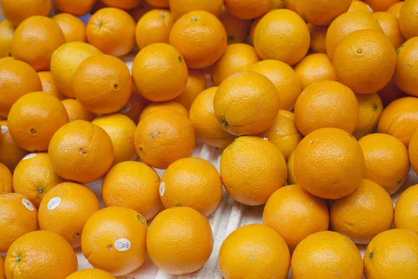 Много сочных апельсинов крупным планом — стоковое фото