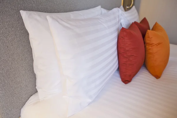 Colorful Pillow on hotel bed — Stock Photo, Image