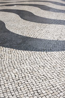 siyah ve bej vintage kare mozaik parke taşı döşemesi ile