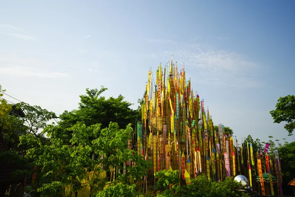 Flagga hänga songkran festival. en av traditionerna — Stockfoto