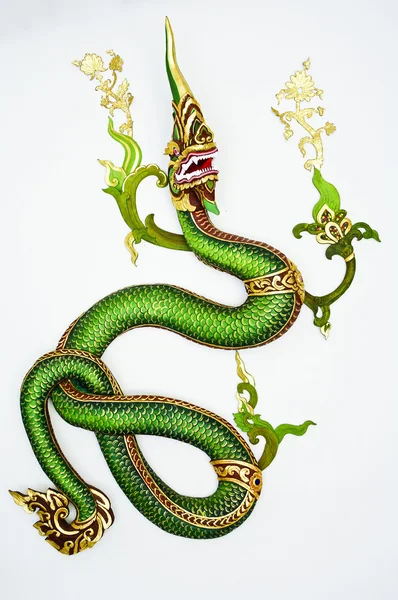 Drago verde stile tailandese su parete bianca — Foto Stock