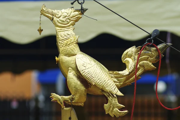 Cisne tailandês ouro no templo — Fotografia de Stock