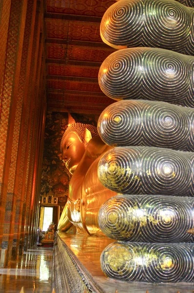 Socha ležícího Buddhy v Thajsku buddha chrám wat pho, Asie — Stock fotografie