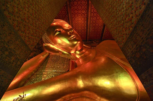 Liggande buddha staty i thailand buddha templet wat pho, Asien — Stockfoto