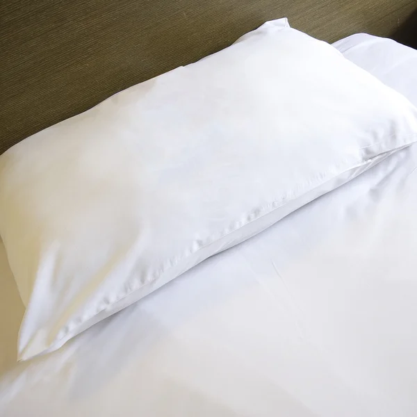Белая подушка — стоковое фото
