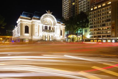 saigon vietnam opera binası ile trafik geçen akım