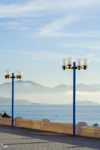 Street light against sea and mountain background — Stock Photo, Image