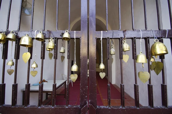 Tailandia Campana en el templo de la puerta principal, Chiang Mai — Foto de Stock