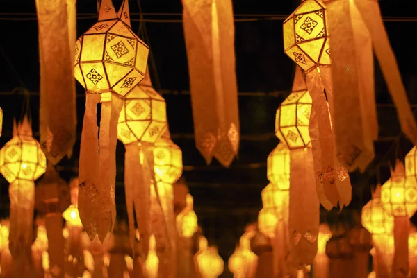 Lanternas amarelas — Fotografia de Stock