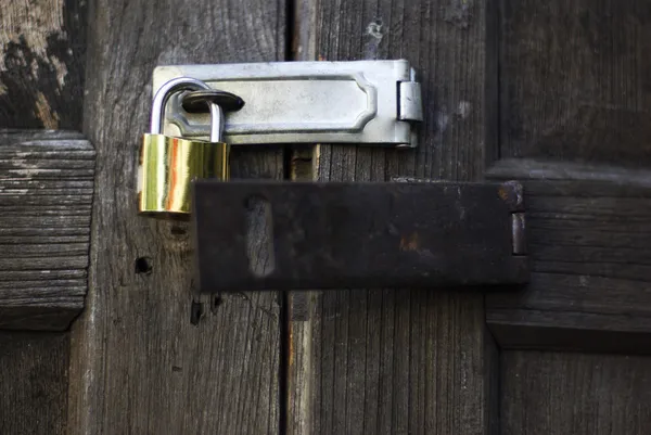 Lock key on vintage wooden door — Stock Photo, Image