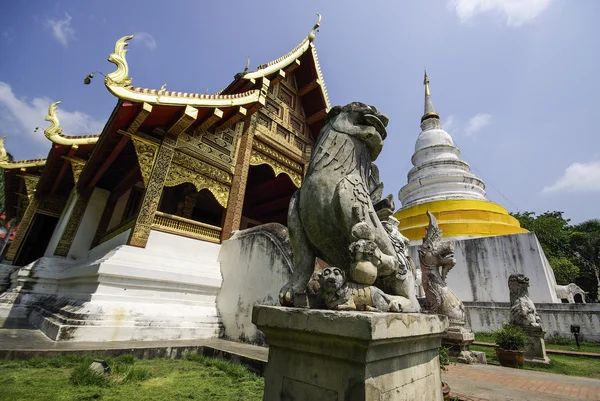 泰国，清迈，帕息息相关双龙寺 (wat phra 息息相关双龙) — 图库照片