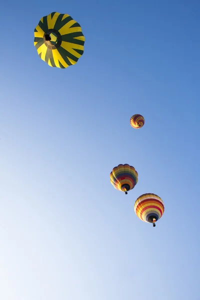 Färgglada varmluftsballonger — Stockfoto