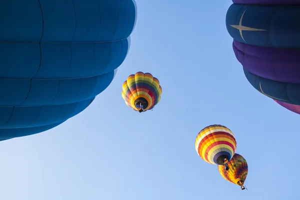 Renkli sıcak hava balonları — Stok fotoğraf