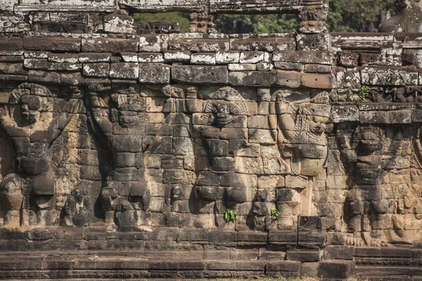 Angkor Wat. Detalle de arte en la piedra — Foto de Stock