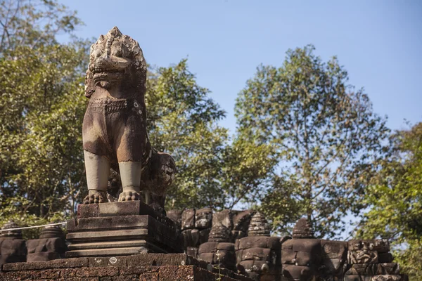 Escultura de leão em Ankor Thom. Camboja — Fotografia de Stock