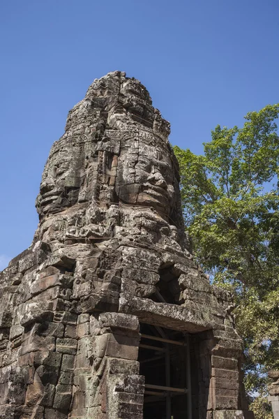 Bayon face Angkor Thom, Siem Reap, Camboja . — Fotografia de Stock
