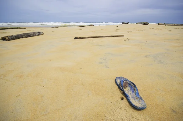 La plage avec un flip flop — Photo