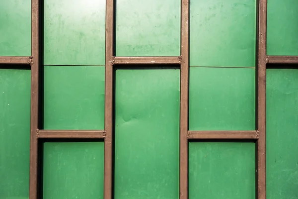Grüne Wand mit Rost Metall — Stockfoto