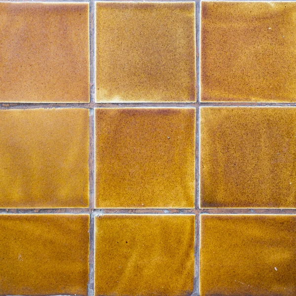 Желтая плитка азиатского стиля — стоковое фото
