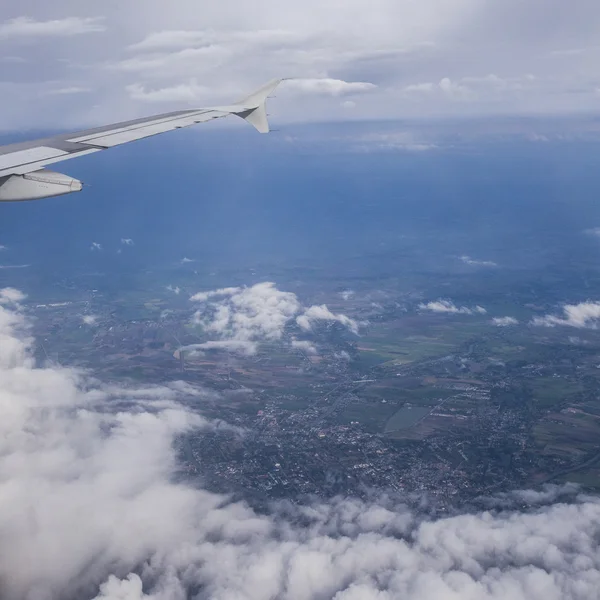 雲の上に飛行機からの眺め — ストック写真