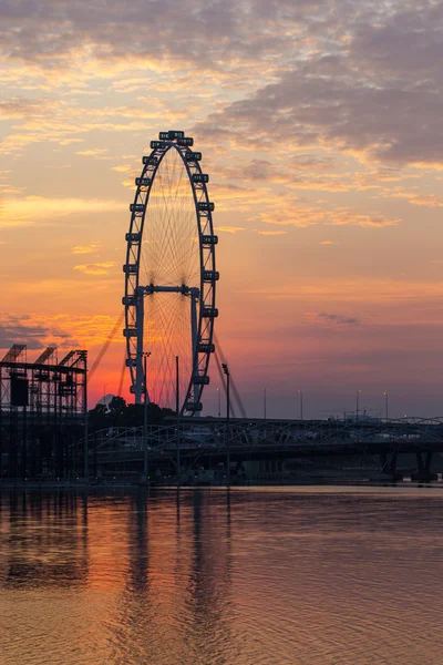 Ferris wheel with sunrise — Stock Photo, Image