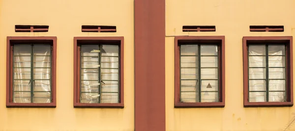 Janelas vintage — Fotografia de Stock