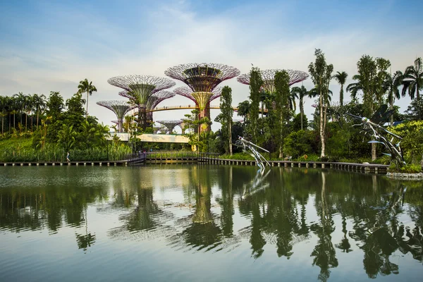 Σιγκαπούρη κήπο από τον κόλπο στο Λυκόφως του ουρανού — Φωτογραφία Αρχείου