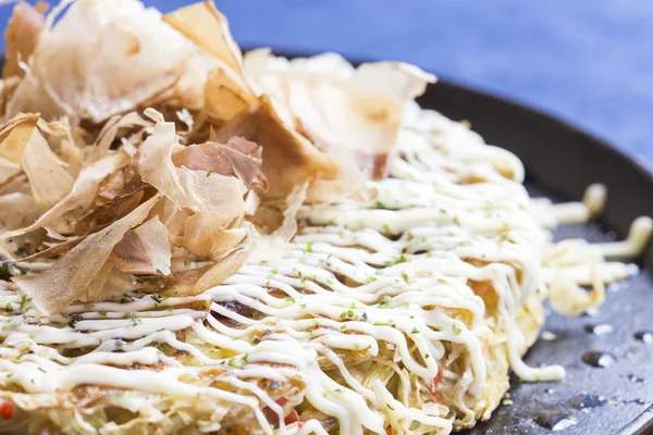 Japanische Pizza okonomiyaki — Stockfoto