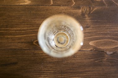 ahşap masa üstünde boş kahve Kupası