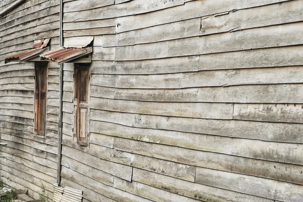 Vieux pays fenêtre en bois — Photo