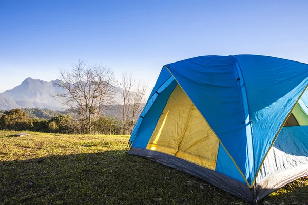 Winter gezichtspunt op berg noordelijke chiang mai, thailand — Stockfoto