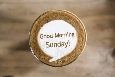 Günaydın Pazar günü kahve latte sanat kavramı