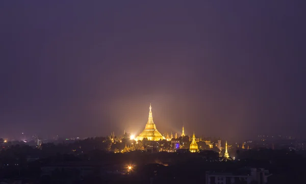 Shwedagon pagoda templet vacker solnedgång i yangon, myanmar eller b — Stockfoto