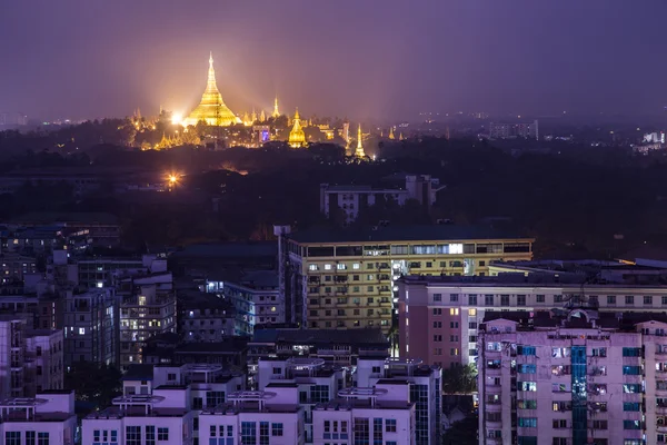 Shwedagon ναός παγόδα όμορφο ηλιοβασίλεμα στη Γιανγκόν, Μιανμάρ ή β — Φωτογραφία Αρχείου