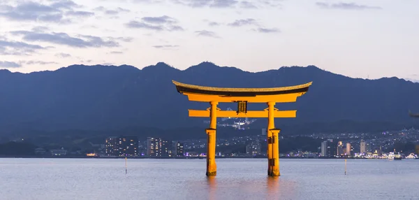 Santuario di Itsukushima luogo famoso a Miyajima. Hiroshima. Giappone. — Foto Stock