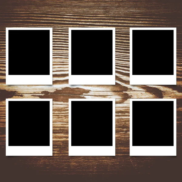Polaroid foto stomme på trä bakgrund — Stockfoto