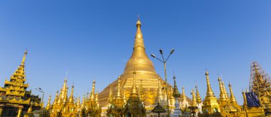 Mavi gökyüzü ile shwedagon pagoda Panoraması. Yangon. Myanmar veya b
