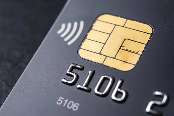 Zwarte Creditcard Met Chip Contactloze Betaaltechnologie Macro Bankpas Voor Goederen — Stockfoto