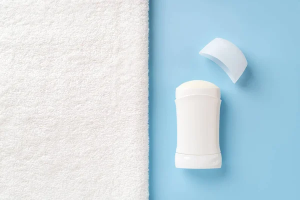 Solid Antiperspirant Deodorant Blue Background White Bath Towel Copy Space — стоковое фото
